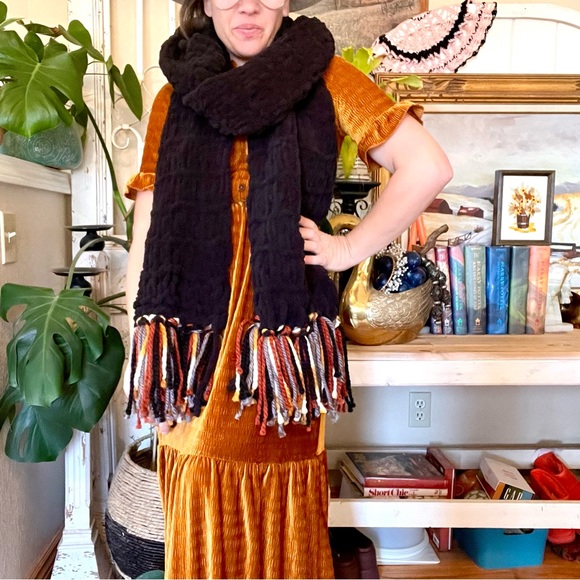 New! Handmade Black Knit Plush SUPER SOFT Oversize Scarf With Full Fringe - Picture 7 of 9